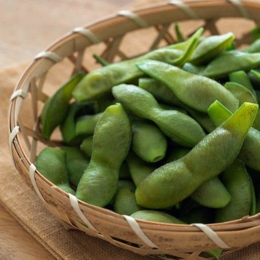 Edamame yang dipanen pagi itu dari Akita di Umeda Marche