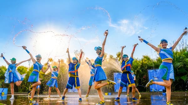 JUNGLIA Splash Fes water show at Breeze Arena