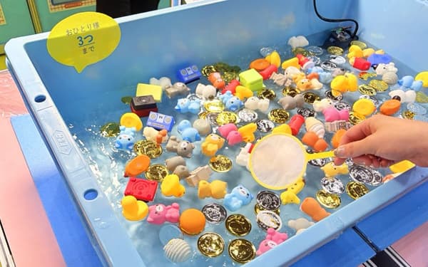 Sanyodo's popular Sukui Ningyo (Pukapuka) scooping dolls