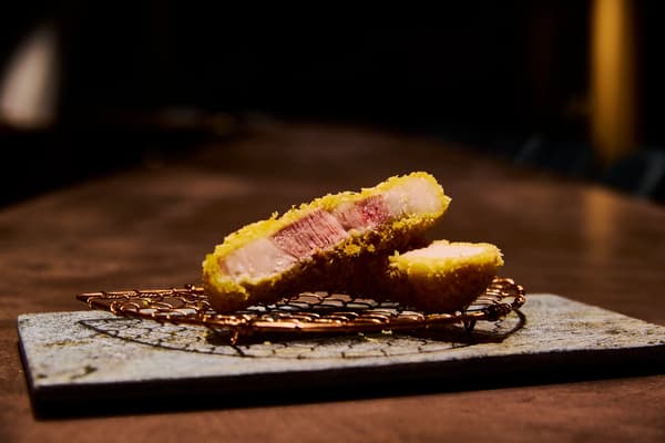 Aneka potongan daging babi yang disajikan dalam kursus makan malam di Tokyo Tonkatsu Gavuu Harajuku