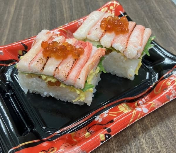 高级红雪蟹押寿司 680日元（含税）