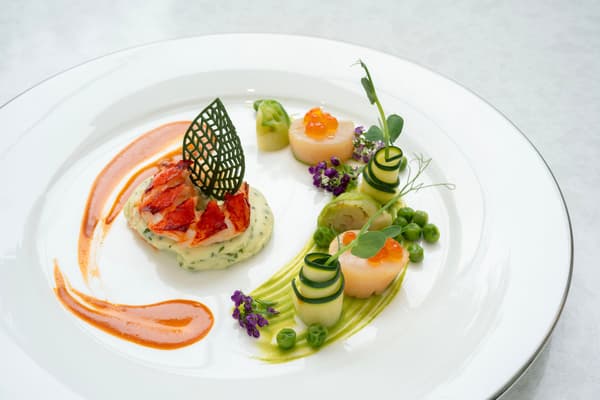 香煎龍蝦與干貝佐東方風味醬汁