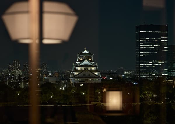 Patina Osaka - Osaka Castle seen from the hotel at night