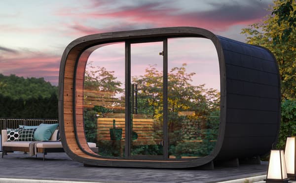A full-scale barrel sauna (image)