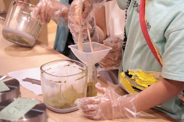 Nandaro 工作坊利用次品蔬菜制作的环保香松体验