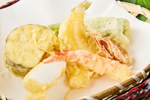 Tempura Kusunoki 的招牌季节性天妇罗料理