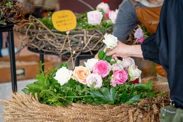 Visitors add roses to the collaborative 