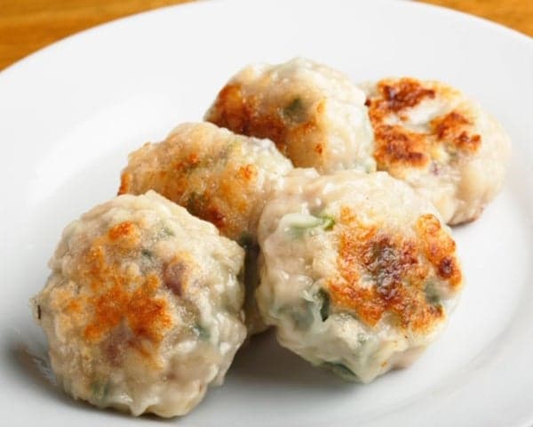 手工制作的虾仁韭菜饼