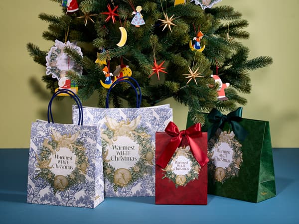 Christmas-limited gift packages and a shopping bag