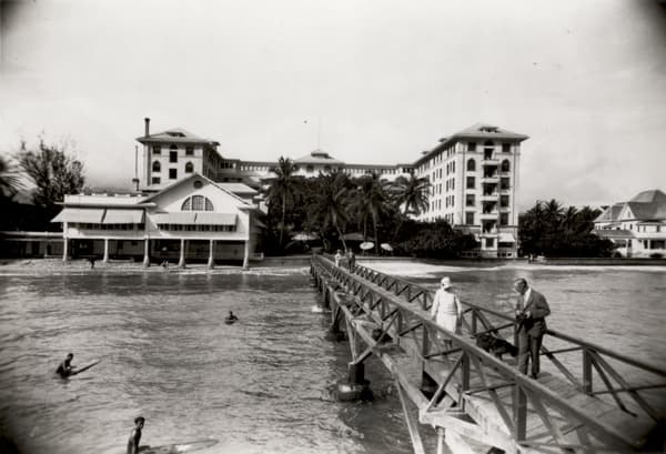 Moana Surfrider history board example