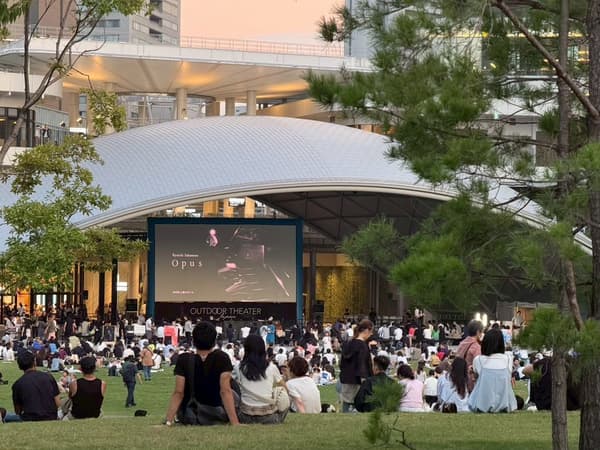 An outdoor screening of Ryuichi Sakamoto | Opus (image)