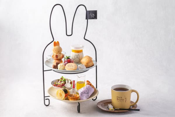 Afternoon tea set at VIEW CAFE on the top floor of Kobe Meriken Park Oriental Hotel