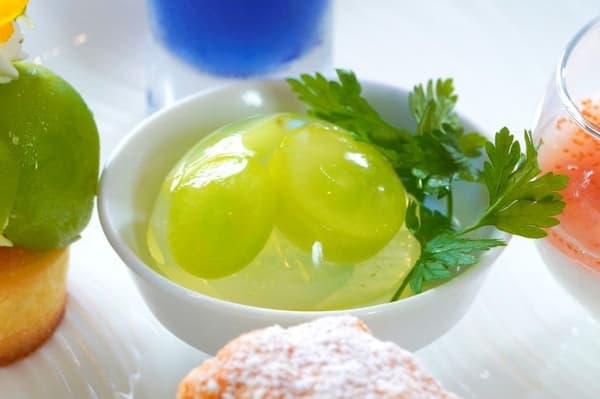 Shine muscat ice confection