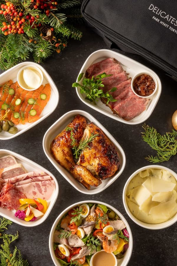 Dishes of the Christmas Party Set from Delicatessen