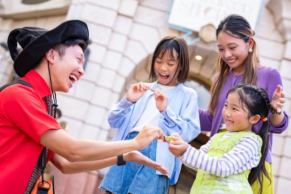 파크 곳곳의 할로윈 테마 장식