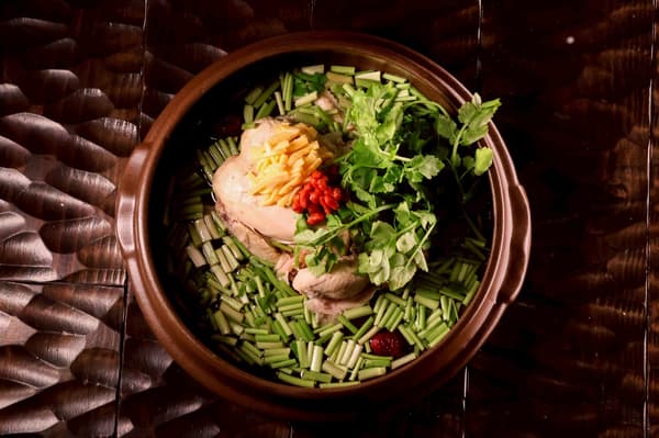 水芹药膳参鸡汤