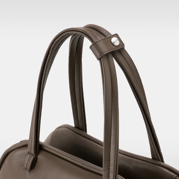 Essential Leather Boston