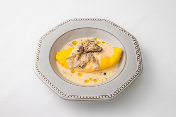 Cheese omelette with mushroom cream sauce