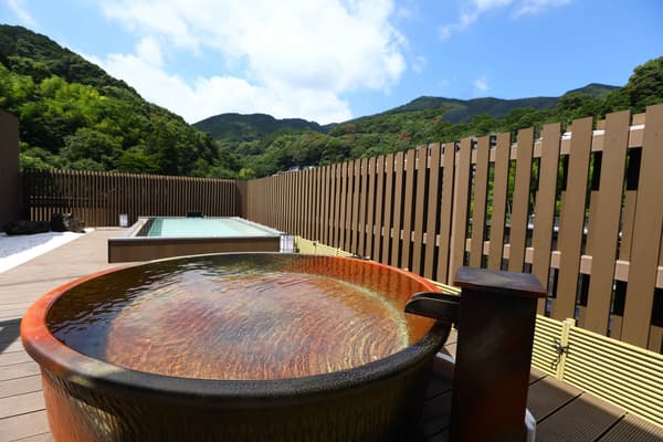 户外天然源泉露天浴池