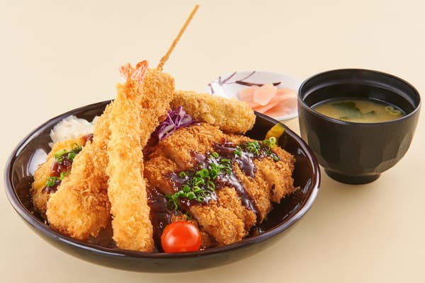 Summer-Only Mega Mikamoyama Don di Restoran Jalan Tol Sano