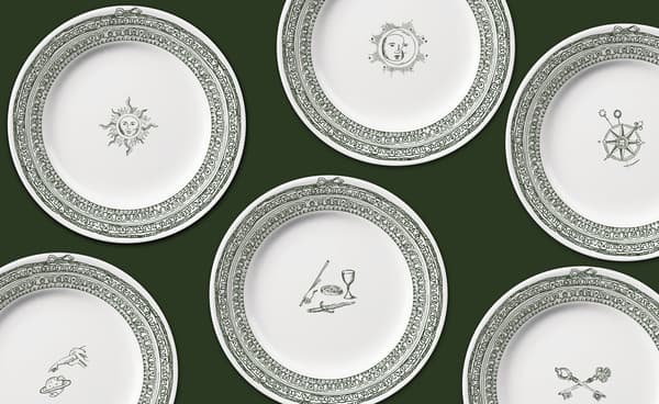 独特的色彩搭配和设计也是该品牌的特色。Château系列，灵感来自法国城堡。盘子 21cm 7,150日元（含税）/ 27cm 7,700日元