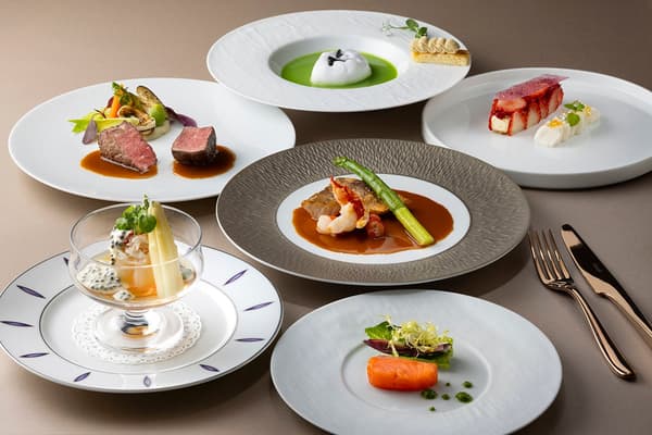 以春季食材和世界三大美食为特色的套餐