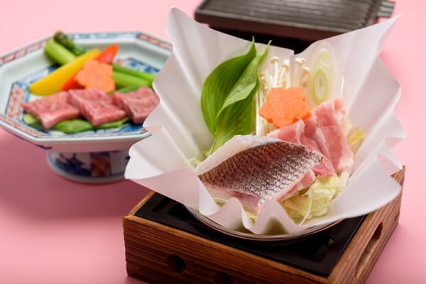 火鍋:真鯛與山伏豬火鍋 / 燒烤:山形和牛鐵板燒