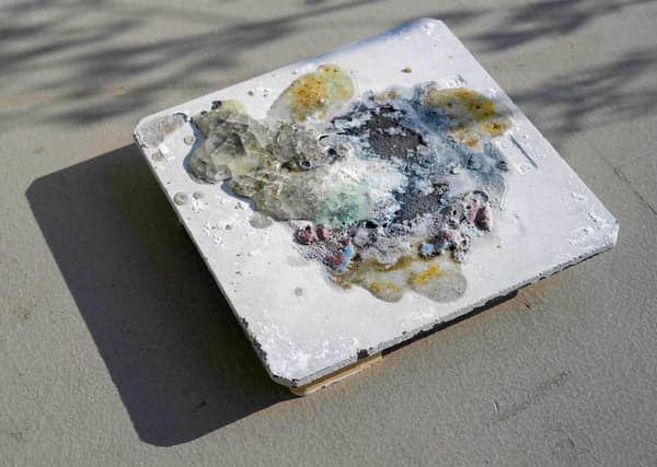 A ceramic work by 出垣内愛
