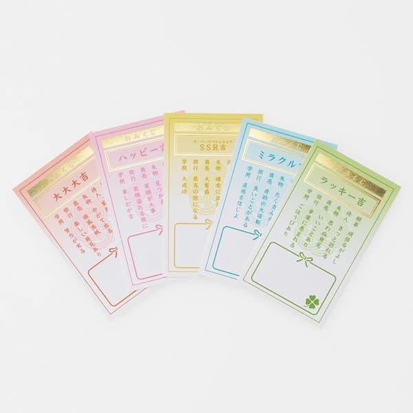 Un juego de Tarjetas Omikuji para Pochi-bukuro contiene cinco tarjetas