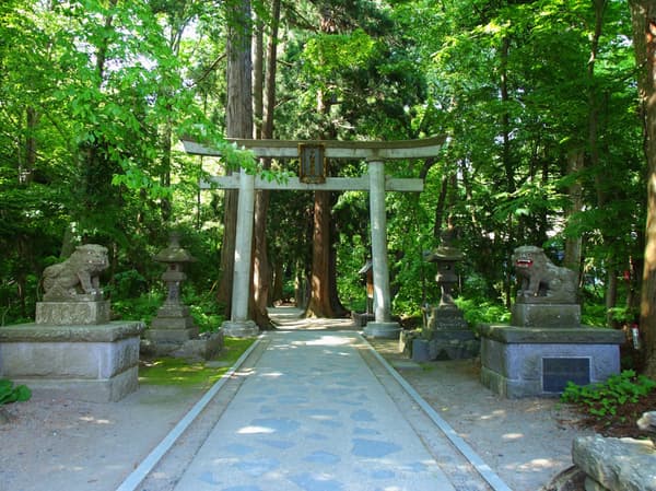 Towada Shrine grounds