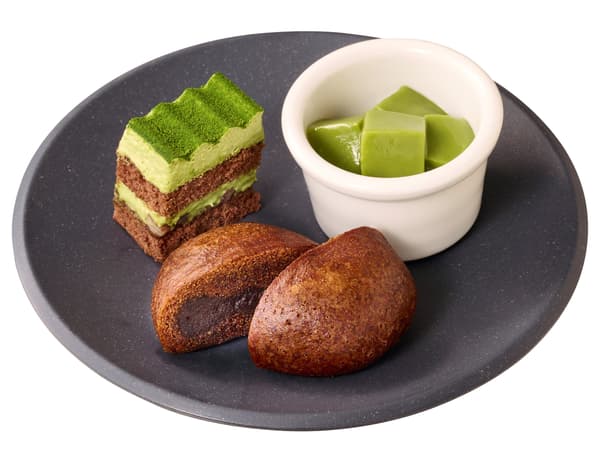 日式甜点拼盘 ¥340 / 日式甜点拼盘和抹茶套餐 ¥550