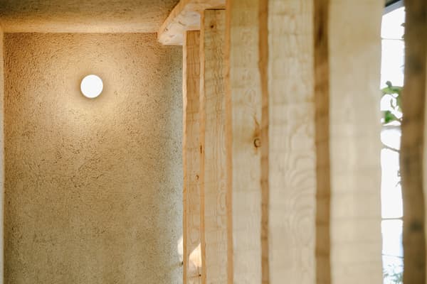 A high-quality space woven from artisan craftsmanship and fine timber