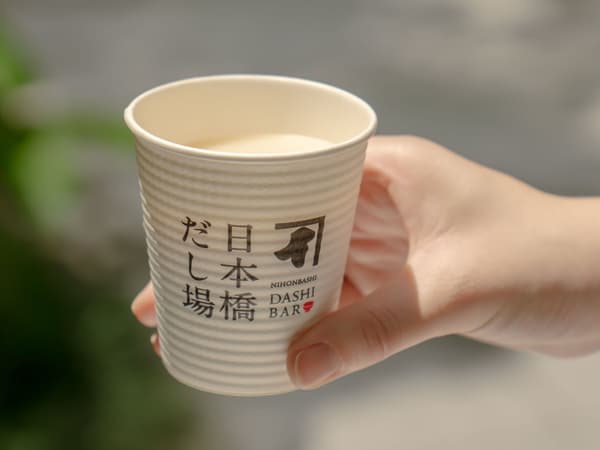 日本橋だし場 本店で提供される冷やしだし甘酒