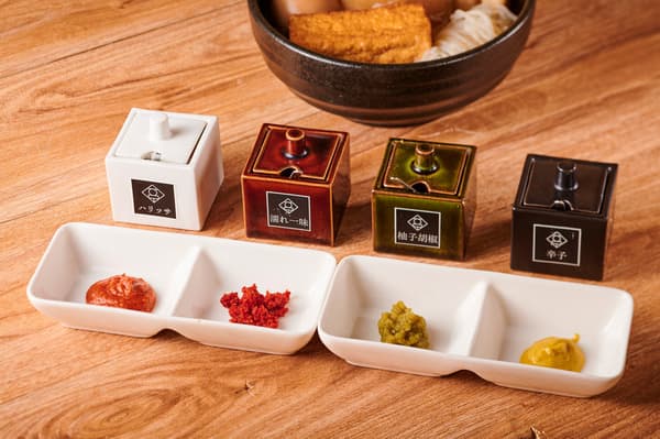 Condimentos: harissa, nure ichimi, yuzu kosho y karashi