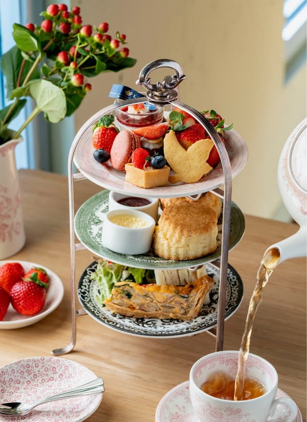 KIKI's Afternoon Tea Set 'Strawberry Thief'