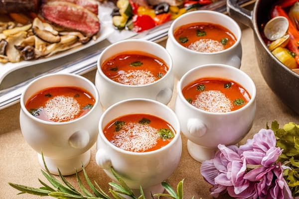 带有罗勒香气的龙虾汤