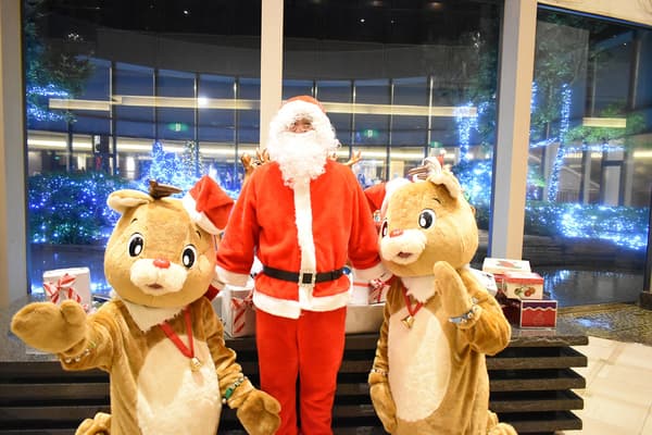 Santa Claus and Reindeer Greeting