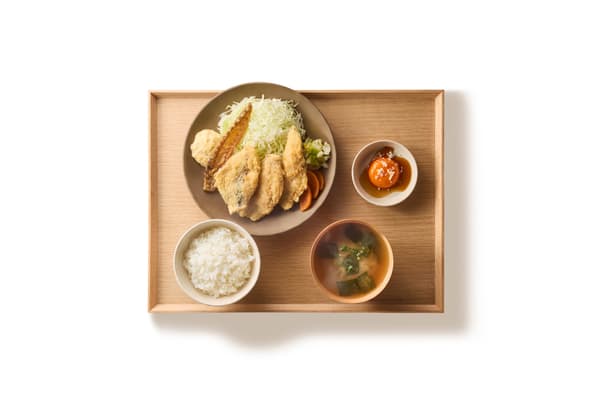 东京炸竹荚鱼招牌菜：手工炸竹荚鱼套餐