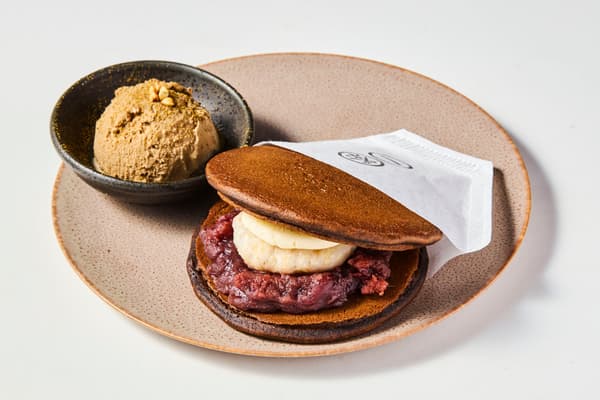 Hojicha Dorayaki con Anko y mantequilla