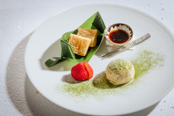甜点：抹茶“CRAFT MISO 生麹”冰淇淋，搭配黑糖蜜、黄豆粉葛饼与水果