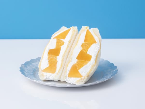 Passion Fruit and Mango Sandwich ¥1,200 / Be! FRUITS SANDWICH
