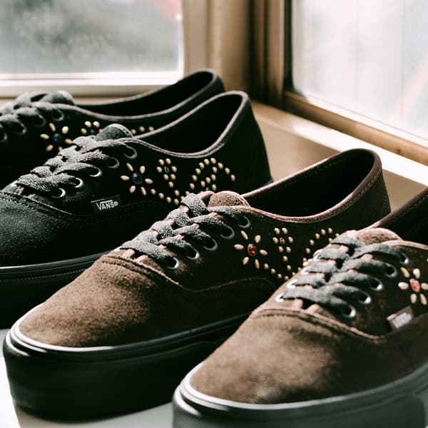 Authentic Studs con tachuelas de motivos florales