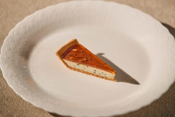 Black truffle and turkey tart with black shichimi essence
