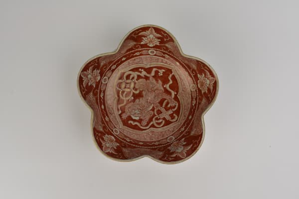 Kutani pottery display