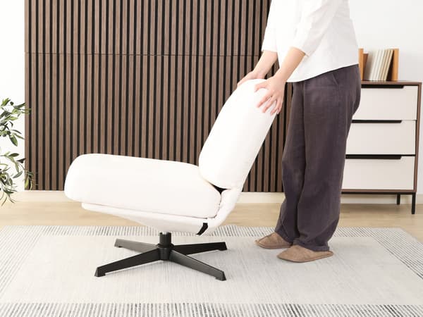 PONY chair – swivel in action, living room setting