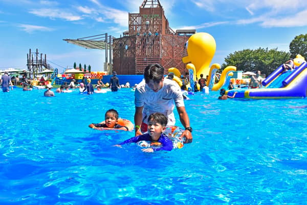 Summer-limited giant water play zone at Izu Granpal Park