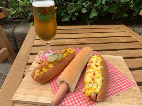 Carlsberg draft beer and hot dogs