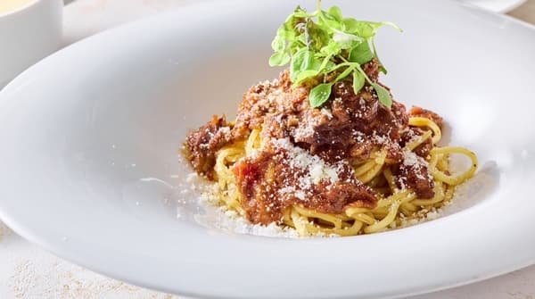 Pasta (Bolognese) disajikan dengan Set Parfait + Pasta