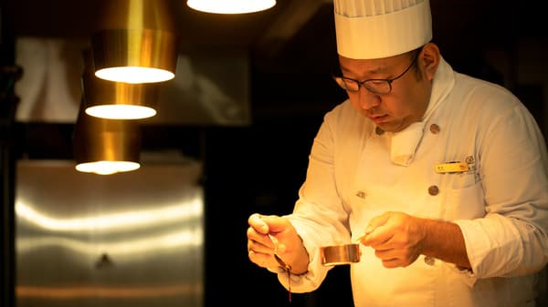 横滨顶层餐厅主厨铃木文弥