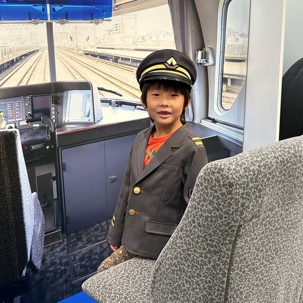 儿童列车员制服拍照活动（示例）